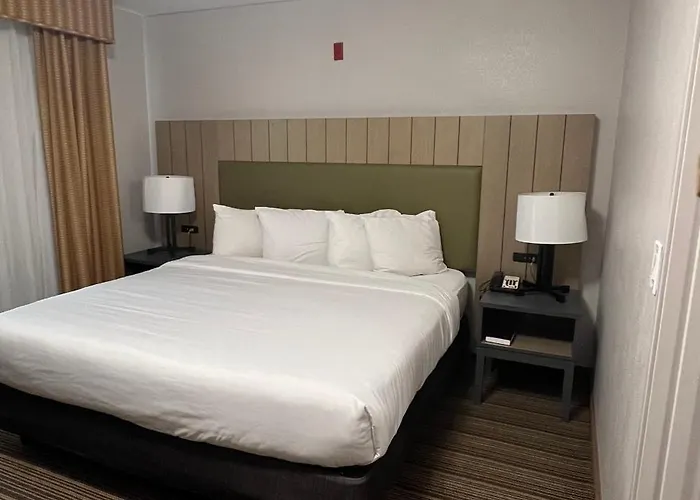 Country & By Radisson, Worth, Tx